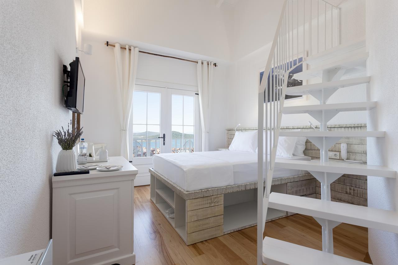 Cunda Pur Beyaz Hotel エクステリア 写真